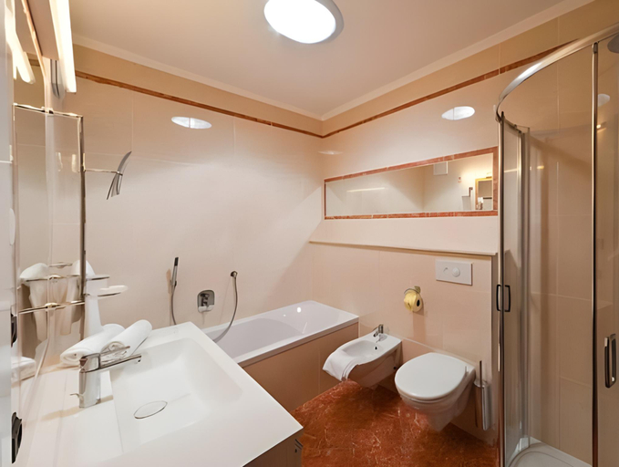 Bathroom 4, Parkhotel Holzerhof, Bolzano