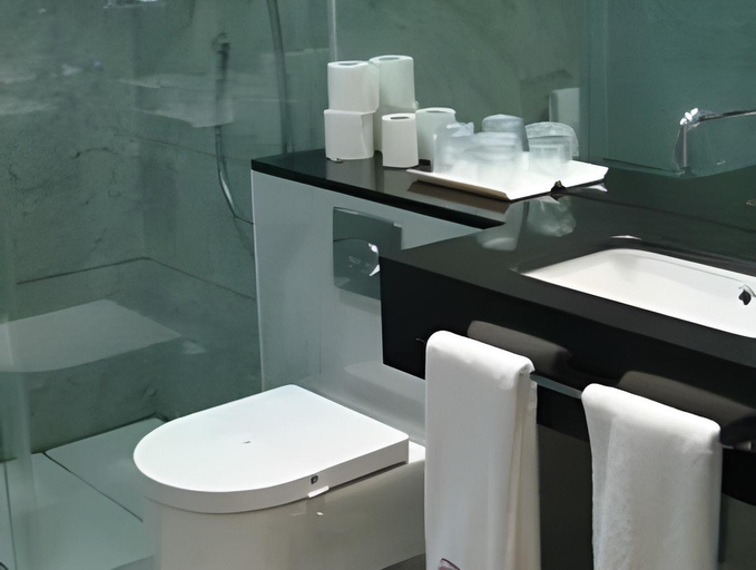 Bathroom 4, Hotel Torremilanos, Burgos