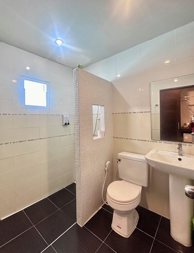 Bathroom 5, The leaf&pool hostel, Pattaya