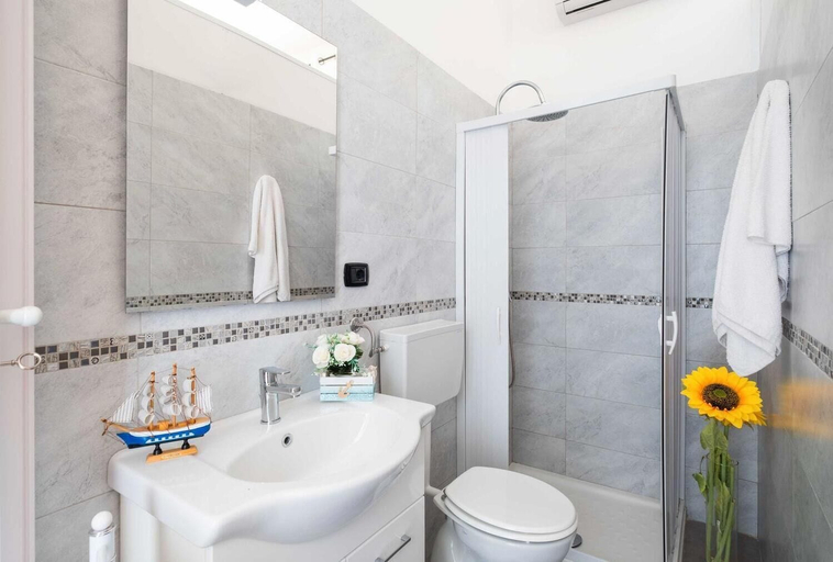 Bathroom 4, Sunny Haven Villa In Torre Lapillo, Lecce