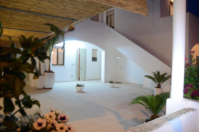 Facilities 4, Leca's House Appartamenti a 100m dal mare, Lecce