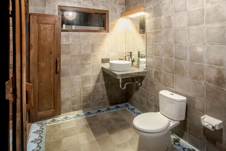Bathroom 19