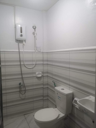 Bathroom 2, Rain Haven Lodging House, Coron
