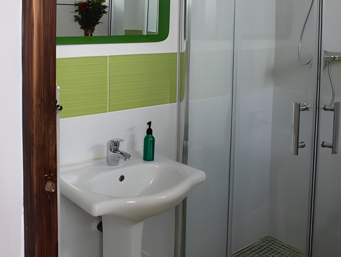 Bathroom 3, Backpacker Al-Katre, Córdoba