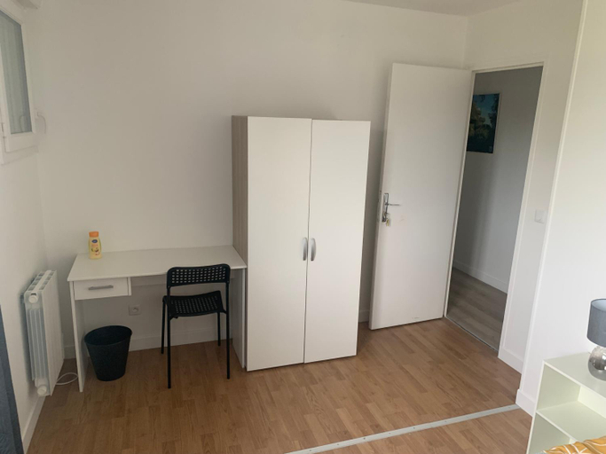 Others 4, Villa Tenjin chambre 2, Seine-Saint-Denis