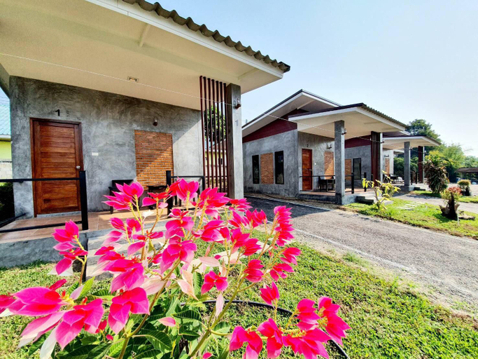 Exterior 3