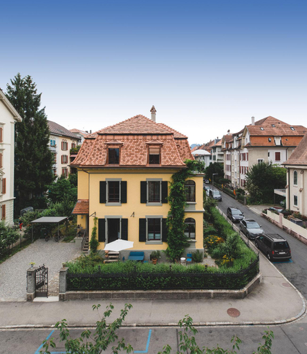 Exterior & Views