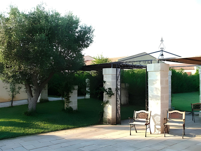 Others 4, Tenuta Santicuti, Lecce