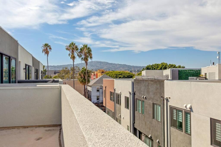 Bright, Modern, Central - Theater Room, Sleeps 9, Los Angeles