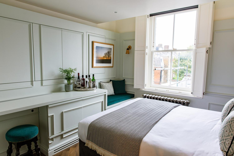 Bedroom 2, The Bull & Last, London