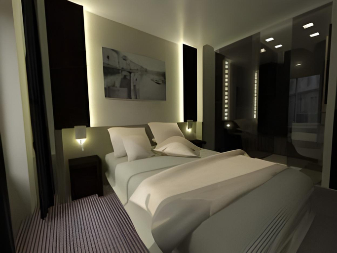 Others 4, Hotel Elysées Paris, Paris