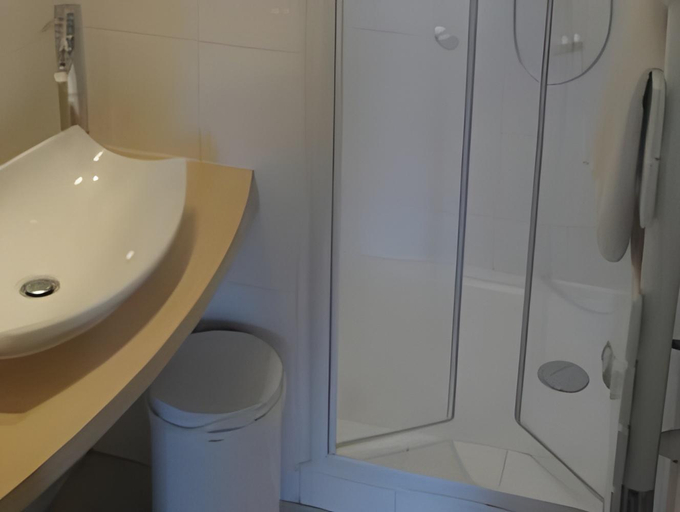 Bathroom 3, Hotel Au Vieux Moulin, Bas-Rhin