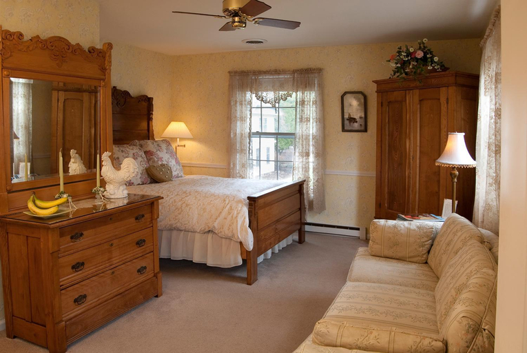 Others 5, Eagle Harbor Inn, Door