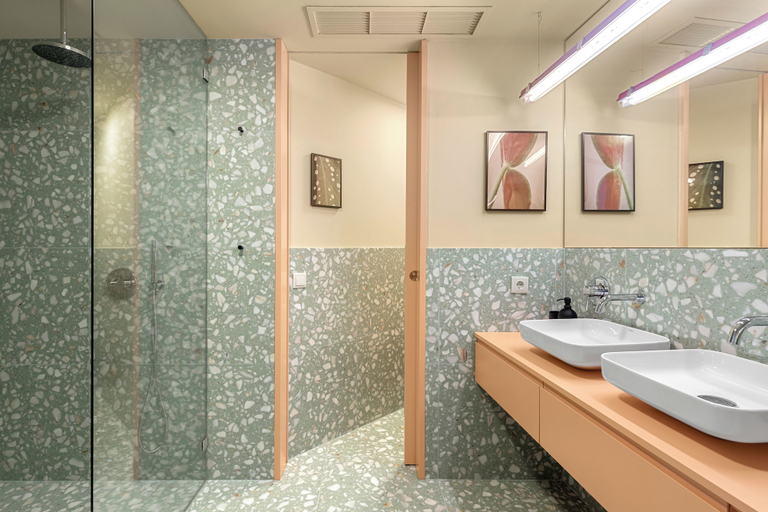 Bathroom 4, Pelicano, Porto
