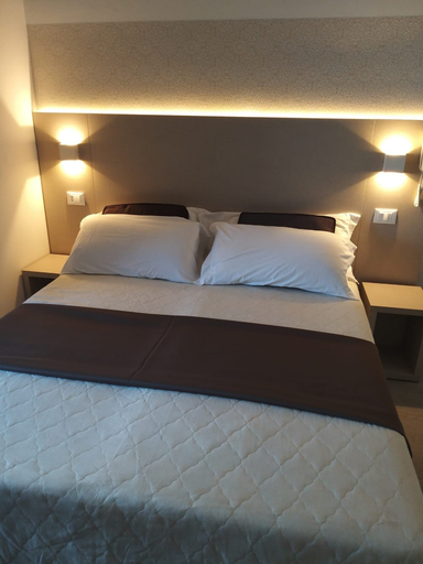 Bedroom 4, Hotel Ideal, Rimini
