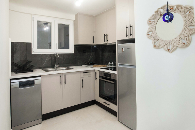 Others 5, Cozy 1 Bd Getaway Apt in Lively Kipseli, Attica