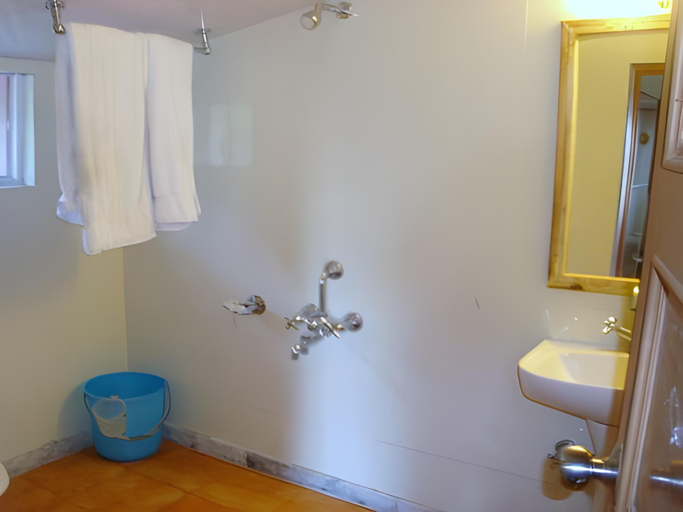 Bathroom 2, Gulmarg Resorts, Baramulla