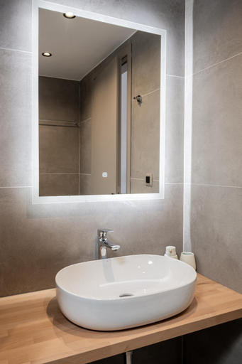 Bathroom 2, Yiannis Deluxe Apartment, Crete