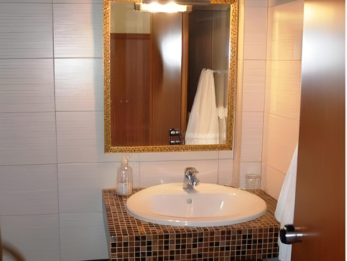 Bathroom 2, Seydnaya Apartments & Studios, Central Macedonia