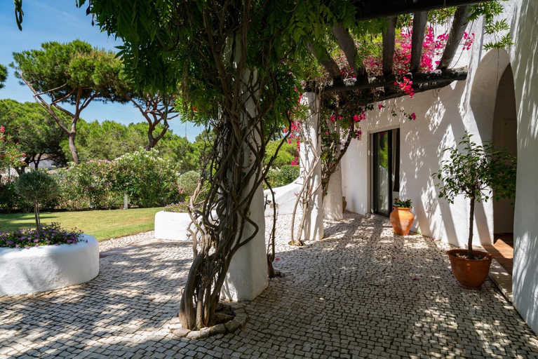 Others 3, Villa Serendipity by SAPvillas, Loulé