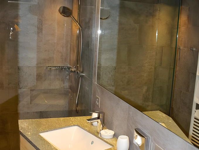 Bathroom 4, Hotel Conrad, Inn