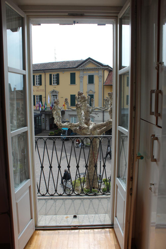 Others 5, Balconi san Giorgio, Lecco