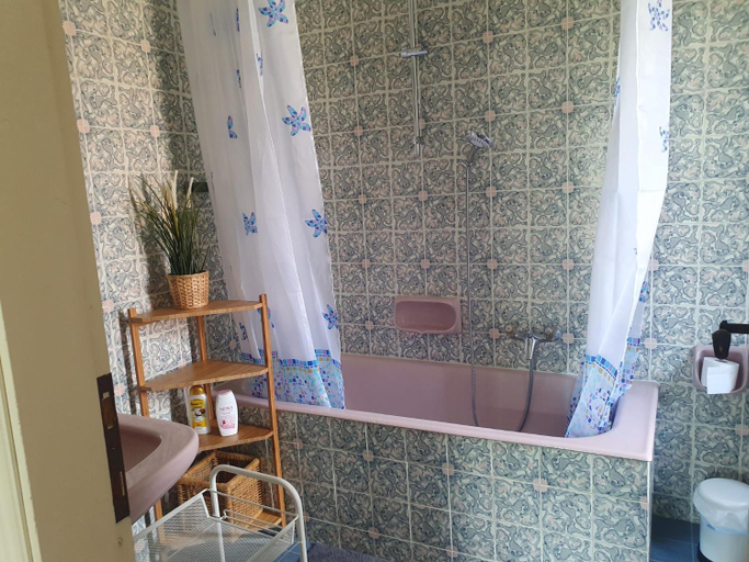 Bathroom 2, GOLDEN HILL Quiet Spacious Rooms, Garden, Shared Kitchen, Lugano