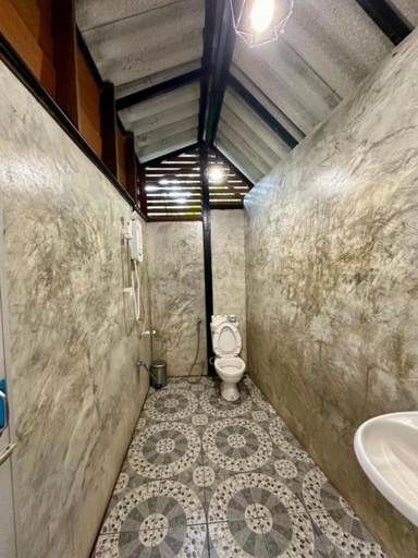 Bathroom 3, Chaiyapol Homestay, K. Mae On