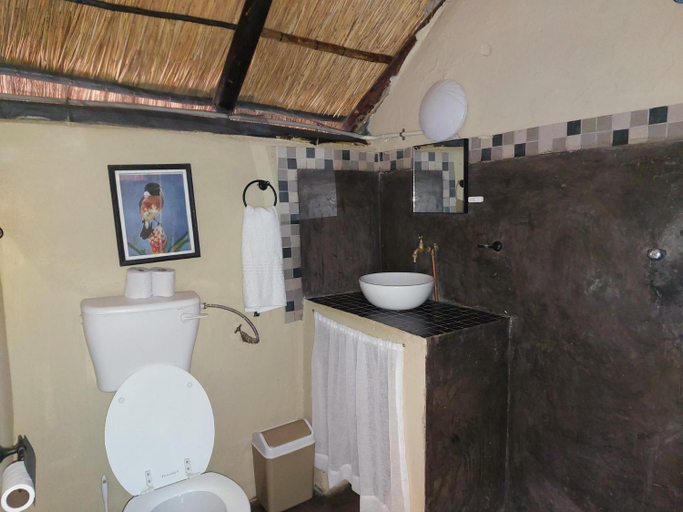 Bathroom 4, Victoria Falls Backpackers Lodge, Hwange