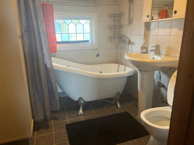 Bathroom 3, Stop at The Cross, Borås