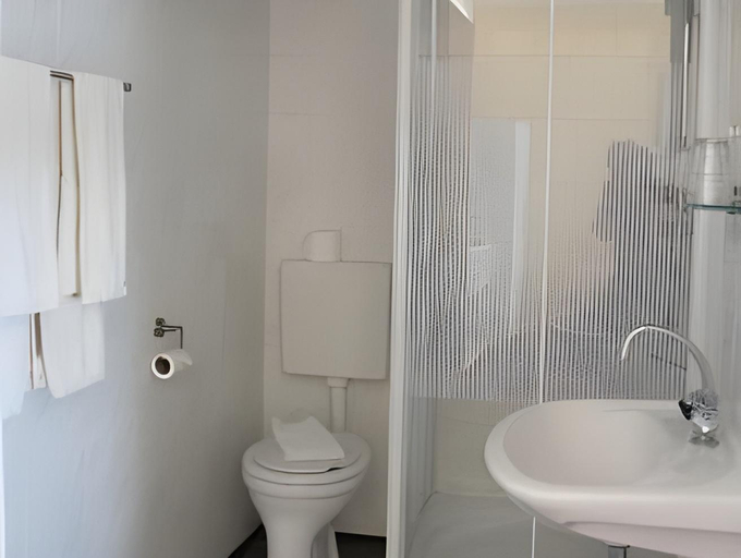 Bathroom 3, Hotel De Lange Akker, Valkenburg aan de Geul
