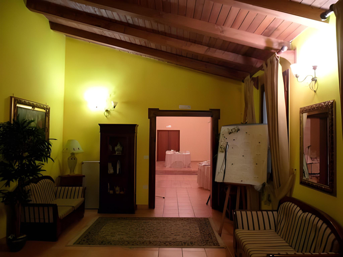 Others 5, Tenuta Santicuti, Lecce