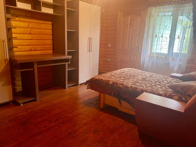 Bedroom 2, Medova Hata, Skolivs'kyi
