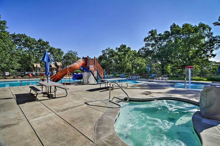 Sport & Beauty 2, Cozy 'Rustic River Lodge' Near SDC with Pools!, Stone