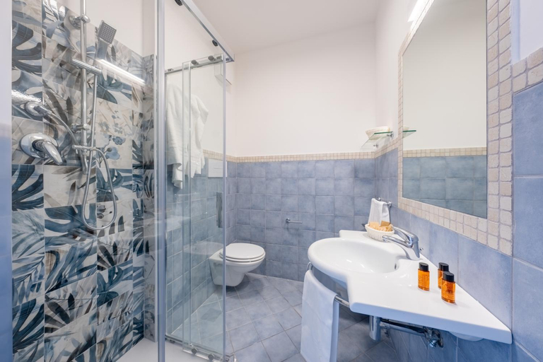 Bathroom 4, Hotel Corfu, Teramo