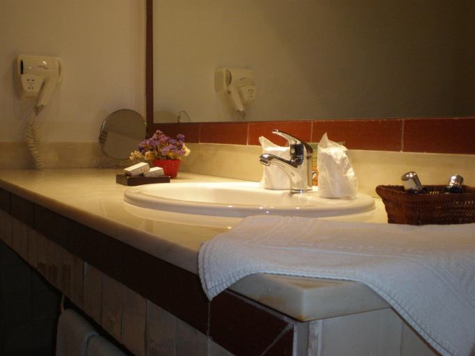 Bathroom 11