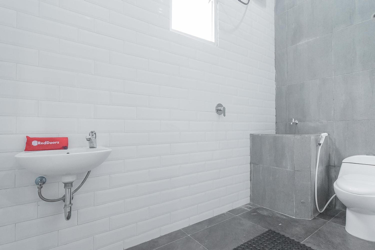 Bathroom 19