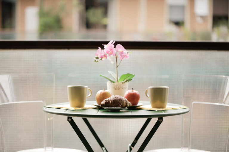 Food & Drinks 3, [New Modern Flat] 10 minutes walk from Central Station, Milano