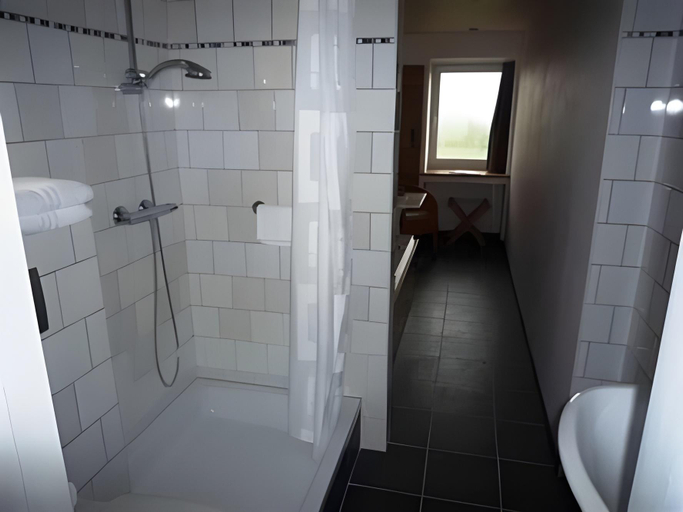 Bathroom 3, Hotel de Plank - alle kamers met airconditioning, Margraten