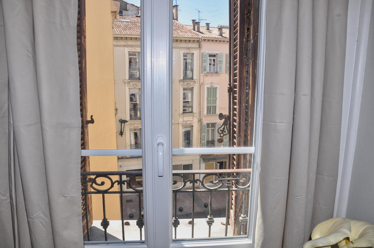 Others 2, Azur Meuble, Alpes-Maritimes
