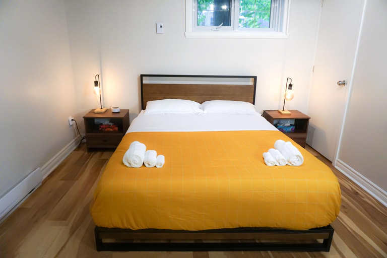 Cozy apartment in Ahuntsic with Free Parking and near metro station, Montréal