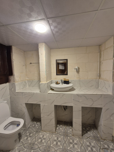 Bathroom 5, Şanliruha Konukevi ve Sira Geceleri, Merkez
