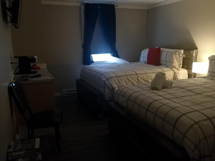 Others 2, The Cache Hotel and Lodgings, Columbia-Shuswap