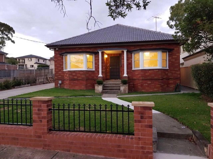 4 BR Strathfield Home Near Sydney Olympic Park, Strathfield