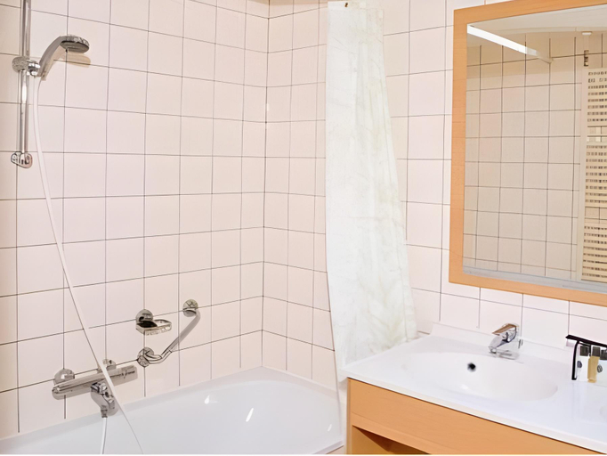 Bathroom 3, Center Parcs De Kempervennen Eindhoven, Bergeijk