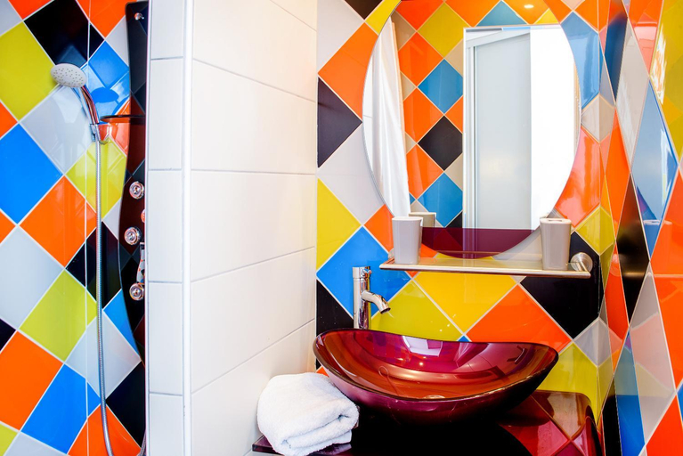 Bathroom 4, La Sainte Famille, Hautes-Pyrénées