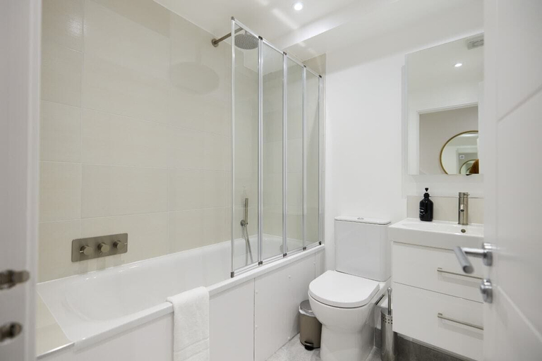 Bathroom 3, The Melbray Gem - 2bdr Apartment With Courtyard, London