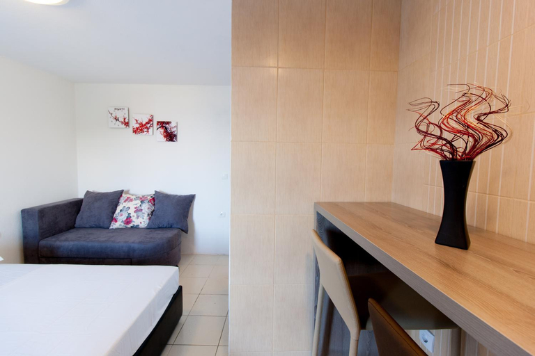 Others 4, Apartments Feniks