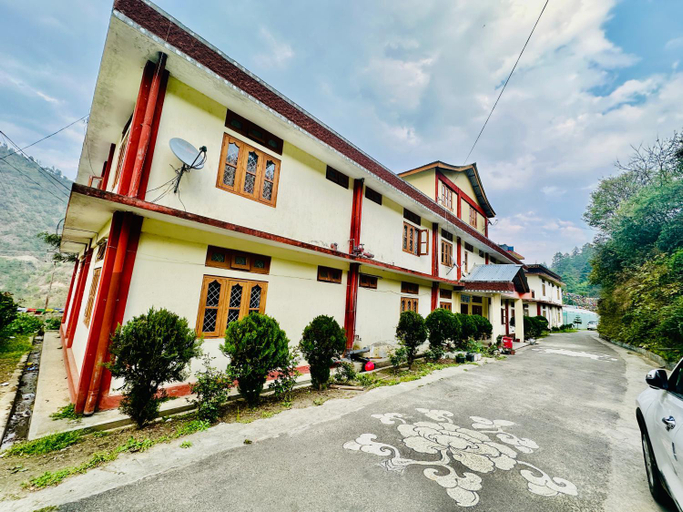 Exterior & Views
