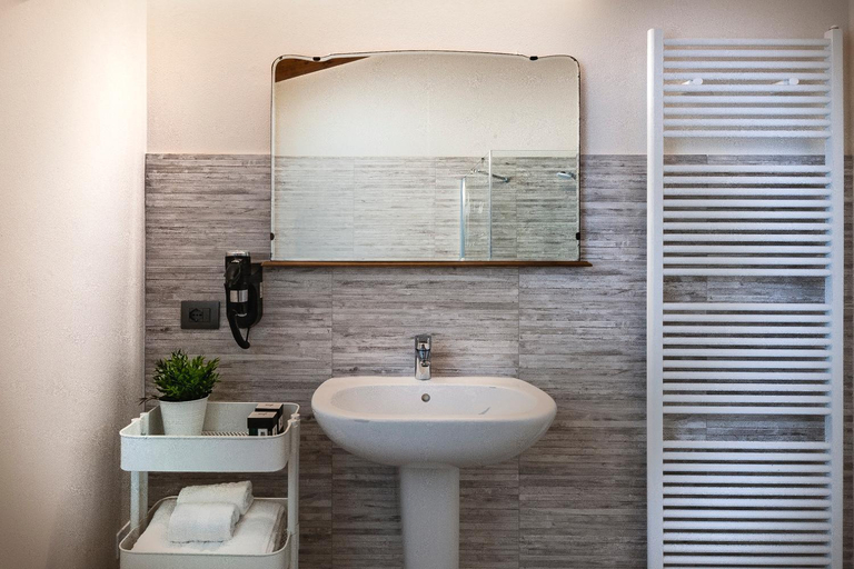 Bathroom 2, Le Ferrerie agriturismo fattoria Marchesini, Reggio Nell'Emilia